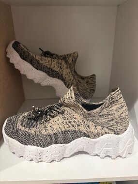 2 for $15 size 6.5 NEW white and black and tan knitted Sneakers